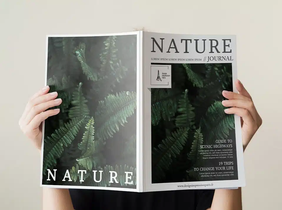 Journal imprimé avec une couverture botanique et un design moderne et minimaliste